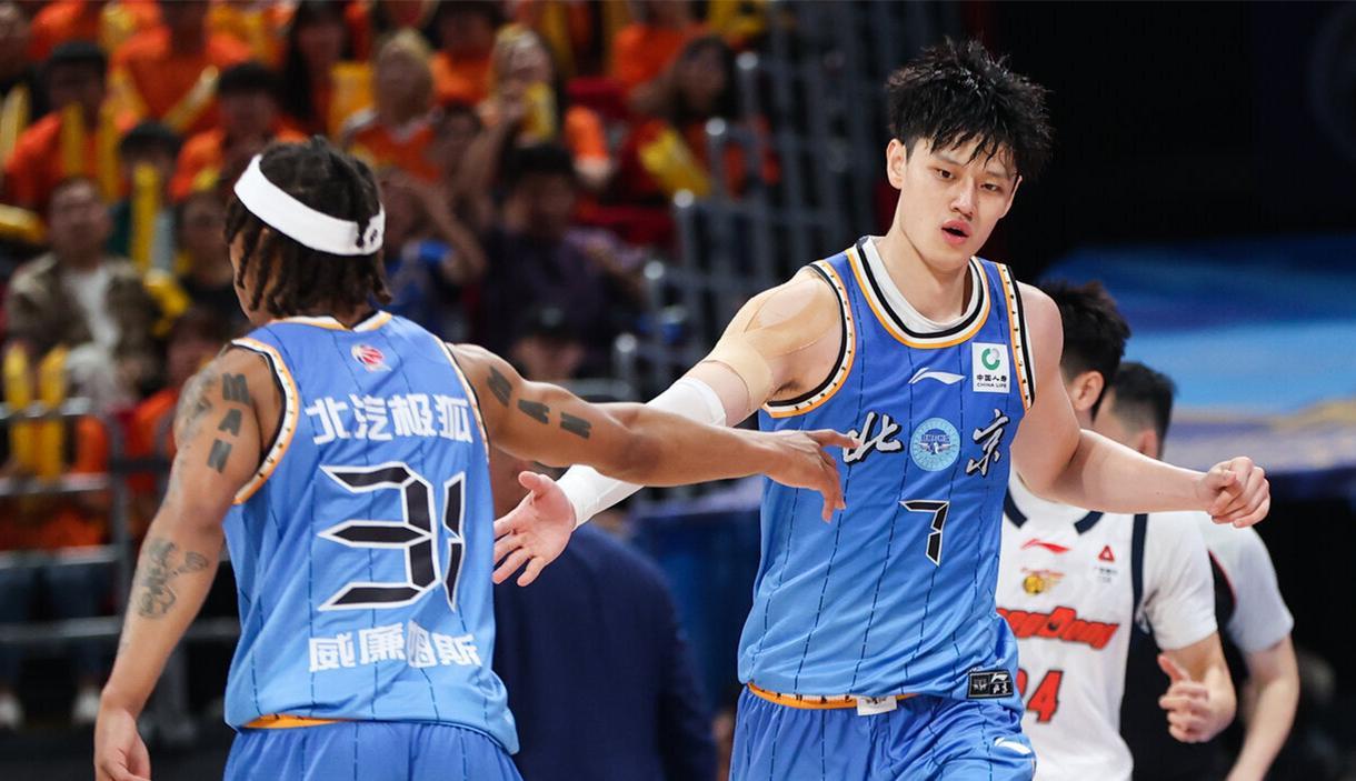 PG电子官方入口-泪目！中国男篮23岁2米06王牌372天复活：轰23分+5记三分冲冠